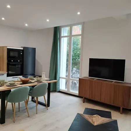 Apartment Superbe 2 A *